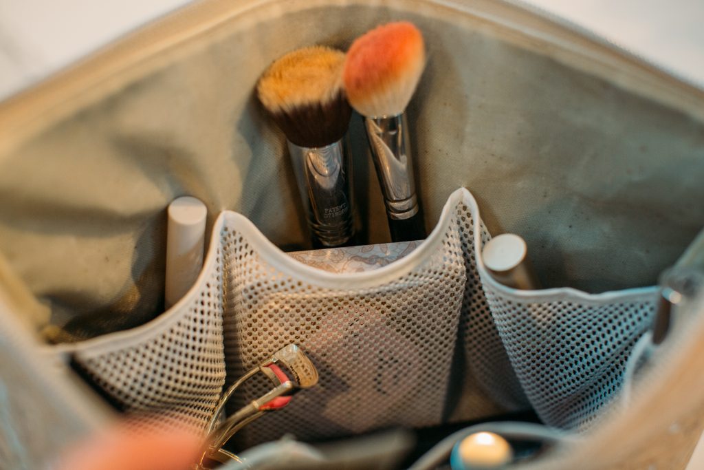 A look inside the ADVENTURER cosmetics bag from Carry Courage. The inside of the bag features mesh pockets for holding makeup and makeup brushes.