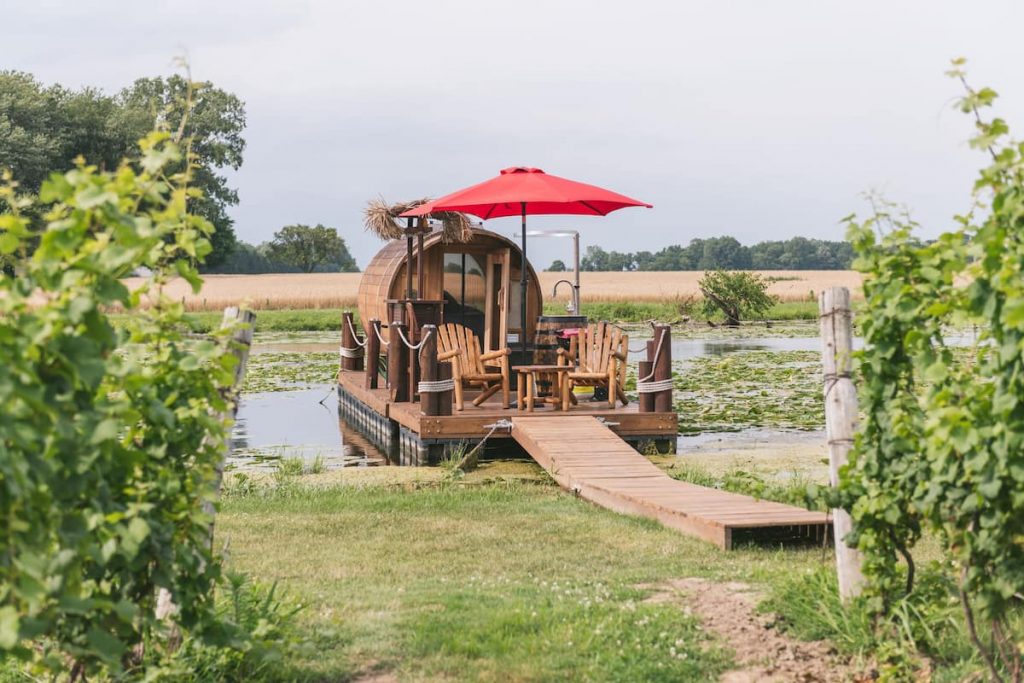 Wine Barrel Floating Cabin w/Panoramic Window in Toronto