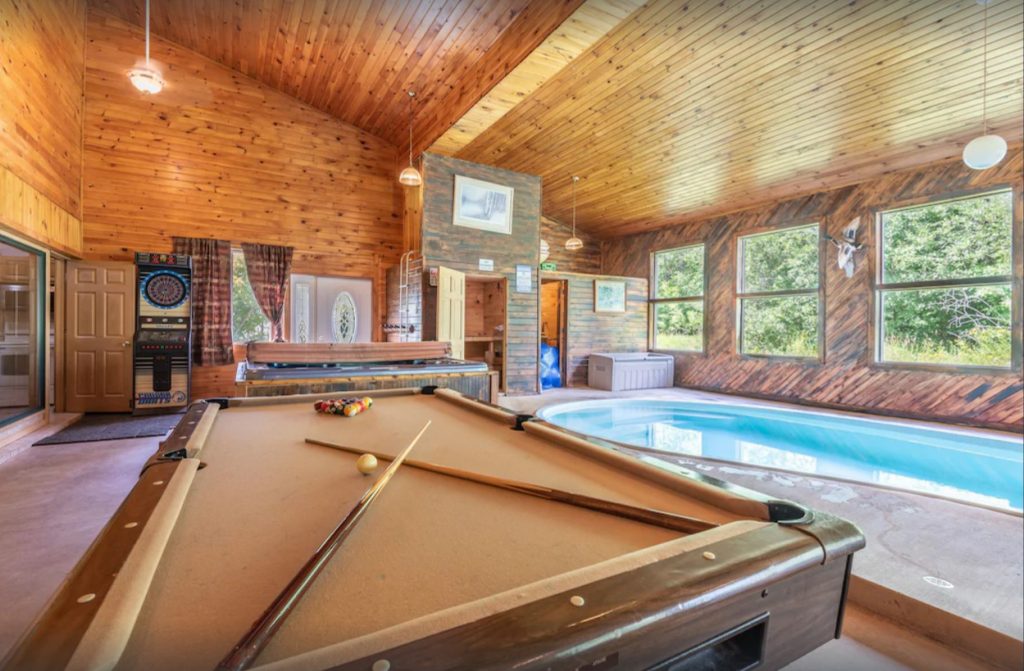 Beautiful Lakefront Heated Indoor Pool Unit