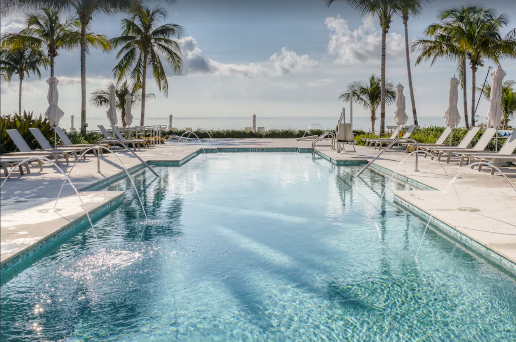 Three-story Premium Waterfront Villa with Pool and Jacuzzi - Islamorada