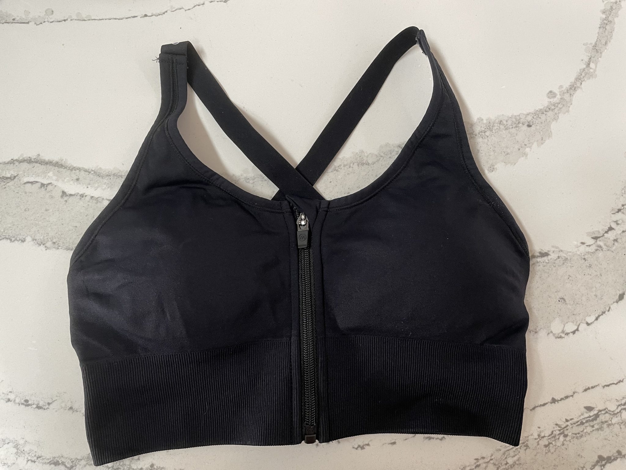 Zipper front crisscross sports bra in black from Chicwish.