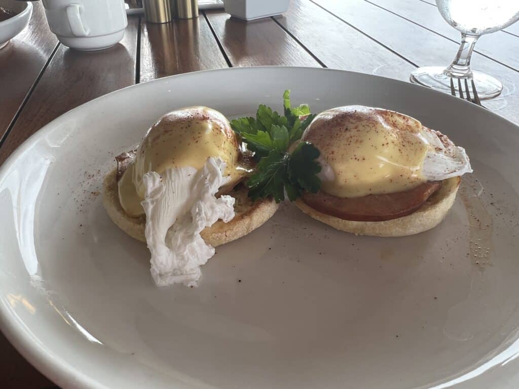 Eggs benedict