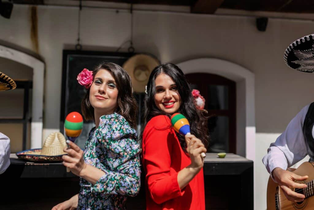 pretty-women-holding-maracas