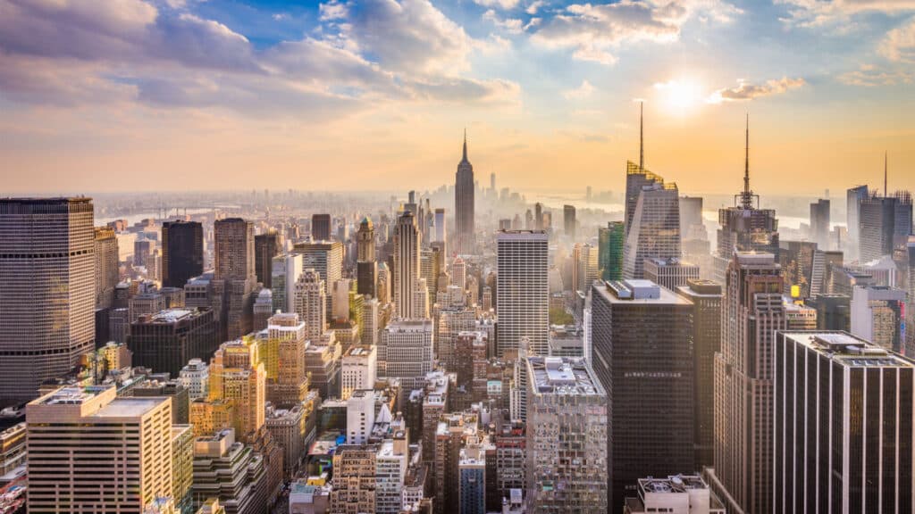 New York, New York, USA skyline.