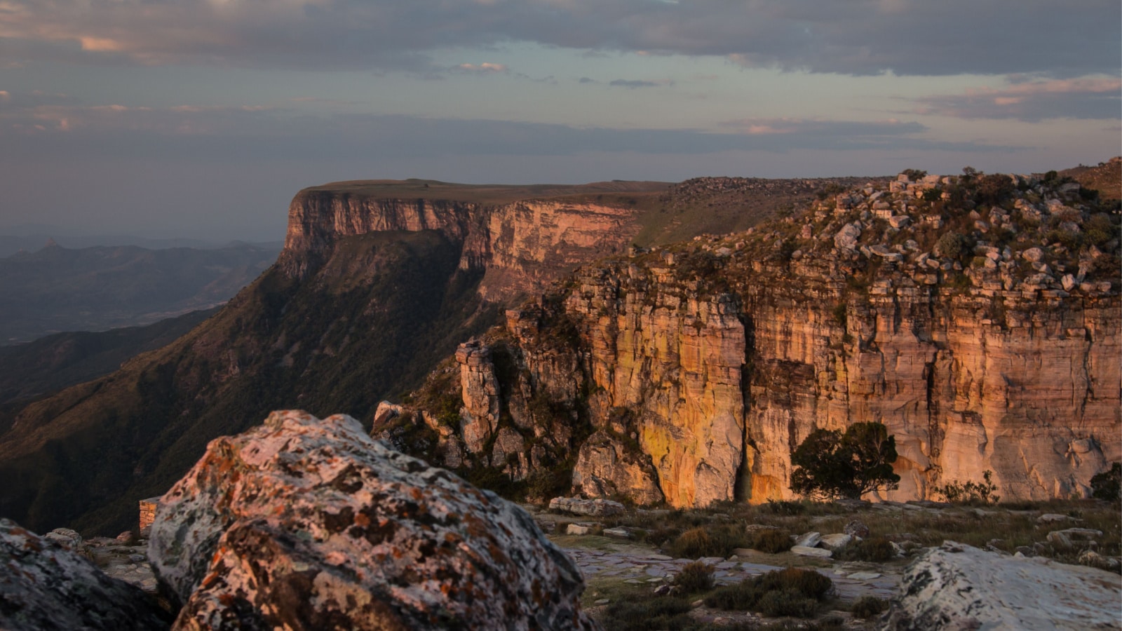 tundavala gap angola rock sunset