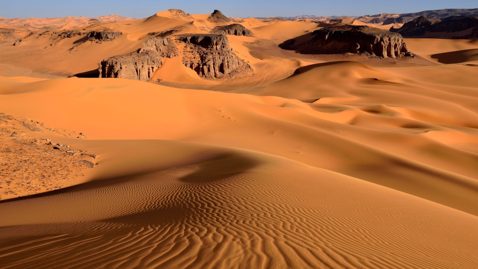 Sanddunes and rock towers at Moul Naga, Tadrart, Tassili n'Ajjer National Park, Sahara desert, Algeria