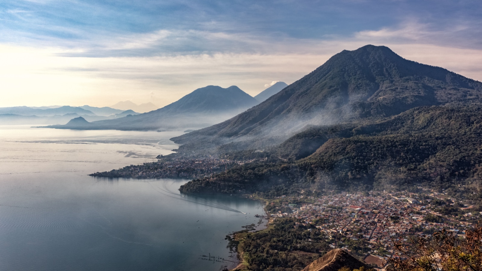 San Juan La Laguna, Lago de Atitlán, View from Indian Nose, Ros