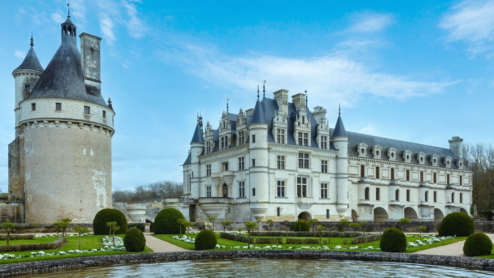 Castle Chenonceau on the River Cher (France). Built in 1514-1522. The bridge over river built in1556-1559 to designs by architect Philibert de Orme and gallery (1570-1576) to designs by Jean Bullant.