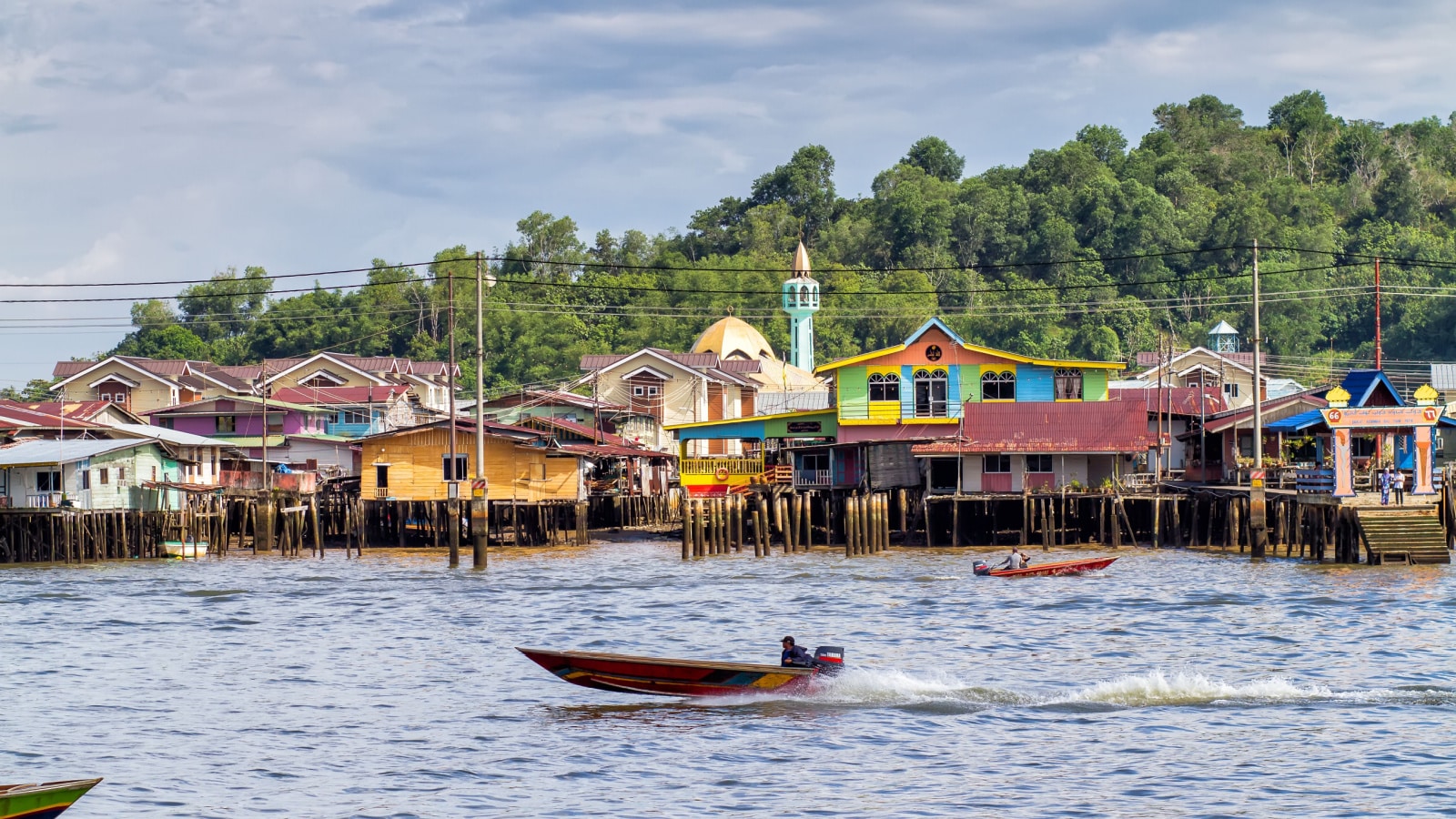 BANDAR SERI BEGAWAN, BRUNEI - AUGUST 28: :Brunei's Famed water village Kampong Ayer in Bandar Seri Begawan, Brunei on August 28, 2012. Villages are fully self sufficient with their own water, shops.