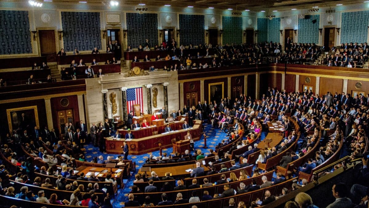 Washington, DC., USA, January 3, 2017 Members of the 115th congress and their familes mingle on the house floor while attending the joint session on the opening day of the current session.