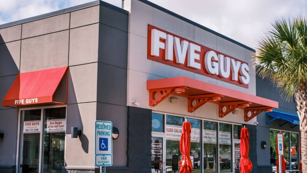 HARAHAN, LA, USA - MARCH 23, 2023: Five Guys restaurant in the Elmwood Shopping Center