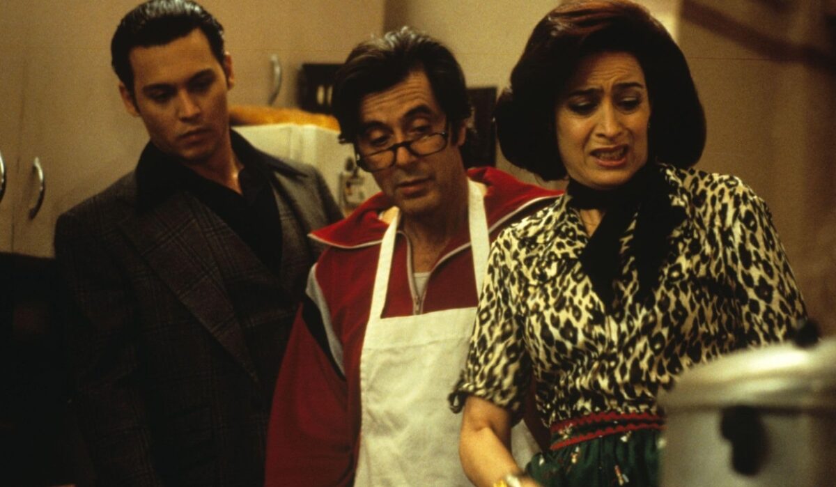 Johnny Depp, Al Pacino, and Ronnie Farer in Donnie Brasco (1997)