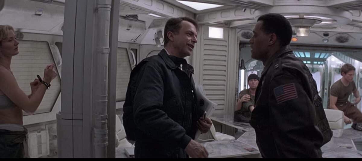 Laurence Fishburne, Sam Neill, Joely Richardson, Jack Noseworthy, and Sean Pertwee in Event Horizon (1997)