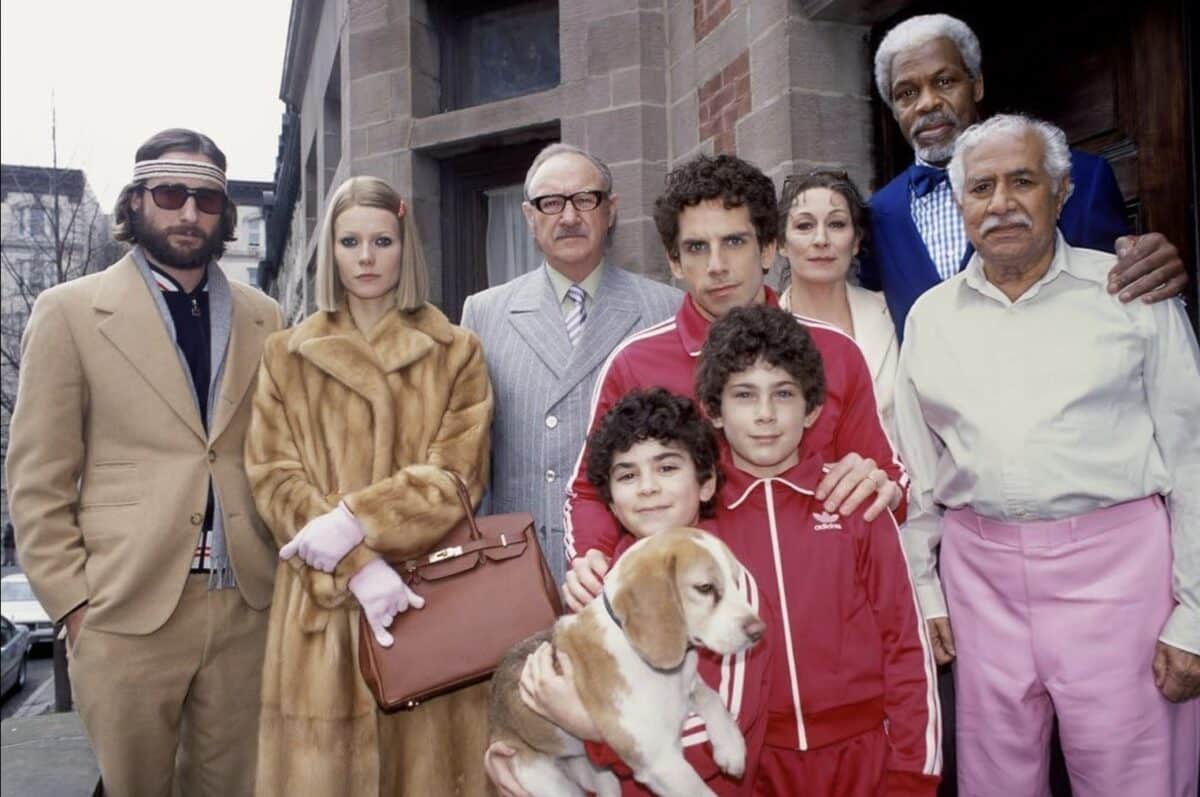 Danny Glover, Gene Hackman, Gwyneth Paltrow, Anjelica Huston, Ben Stiller, Luke Wilson, Jonah Meyerson, Kumar Pallana, and Grant Rosenmeyer in The Royal Tenenbaums (2001)